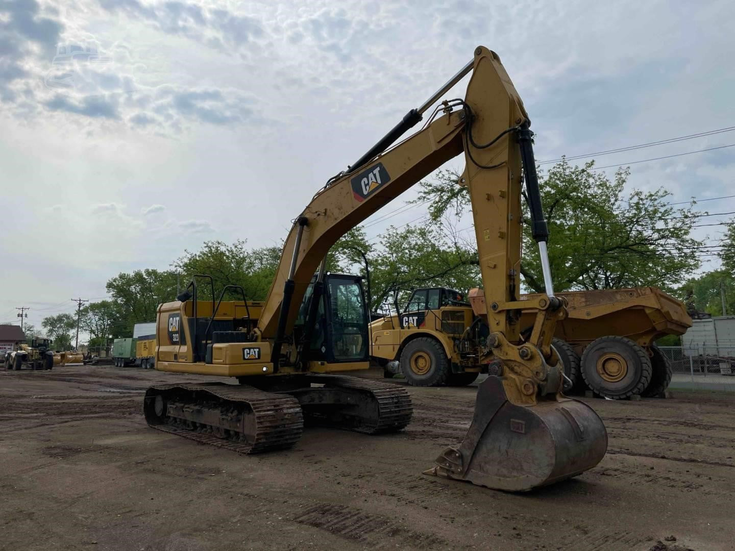 Caterpillar 323 Excavator