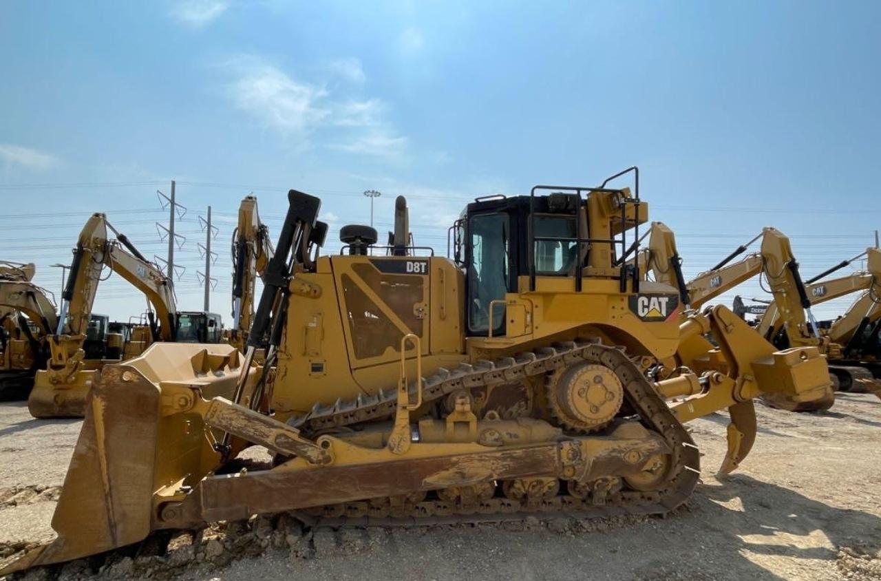 Cat D8T Dozer