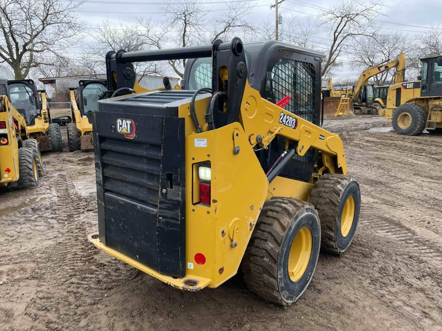 Caterpillar 242D3 Skid Steer