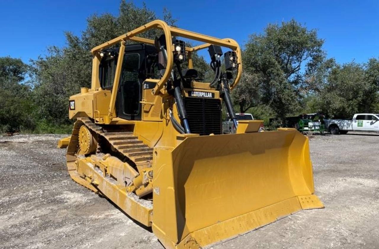 Cat D6T Dozer
