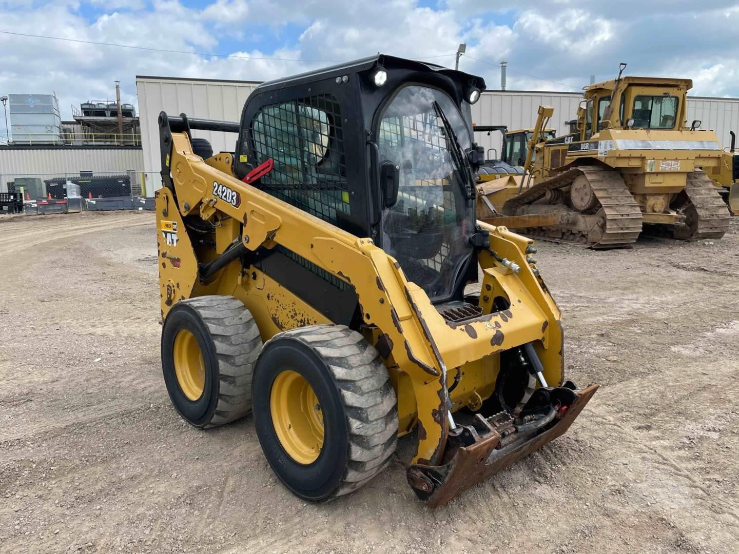 Caterpillar 242D3 Skid Steer