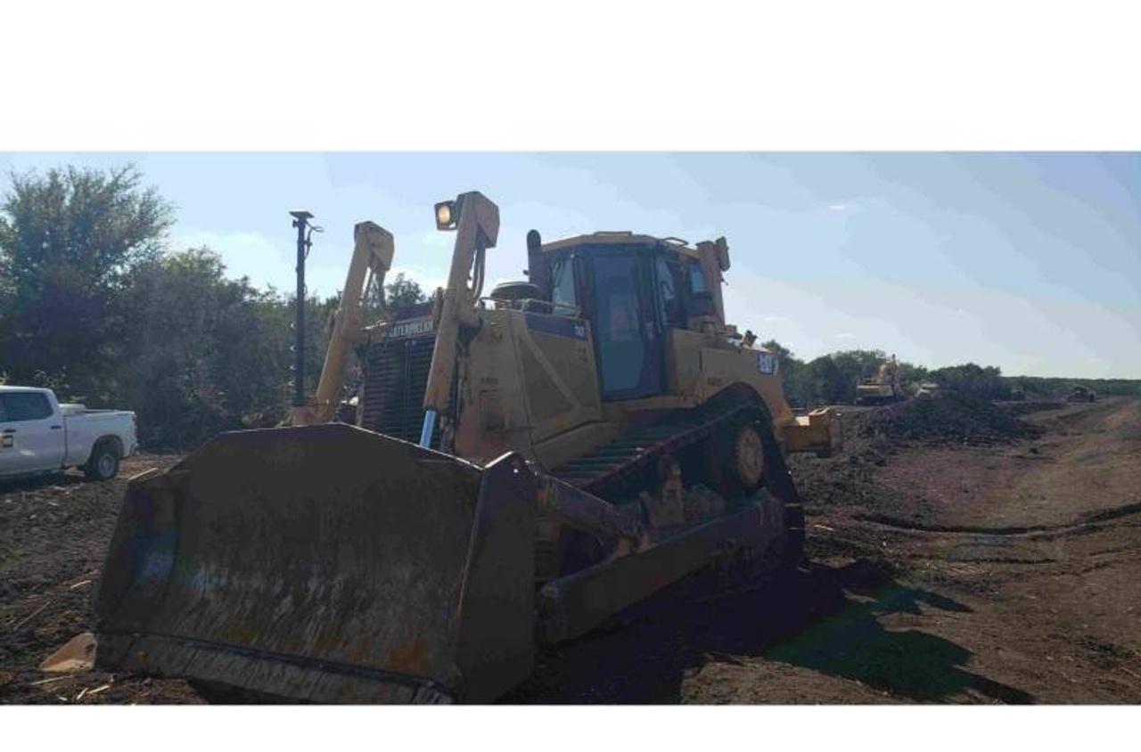 Cat D8T Dozer