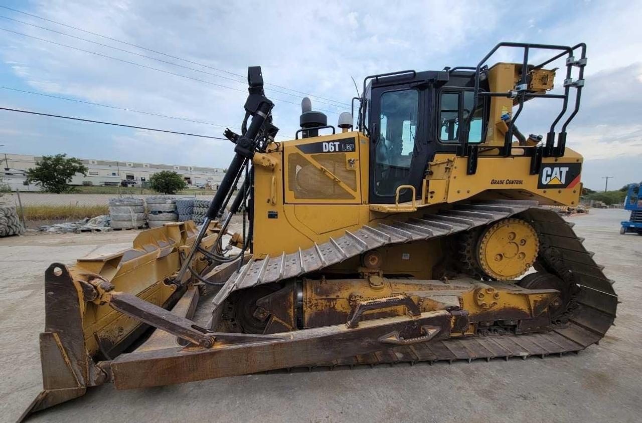Cat D6T LGP Dozer