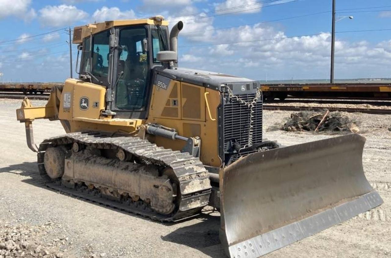 Deere 850K Dozer