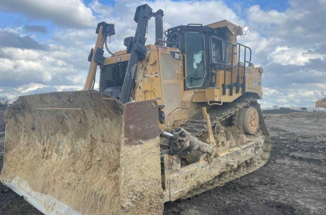 Cat D9T Dozer