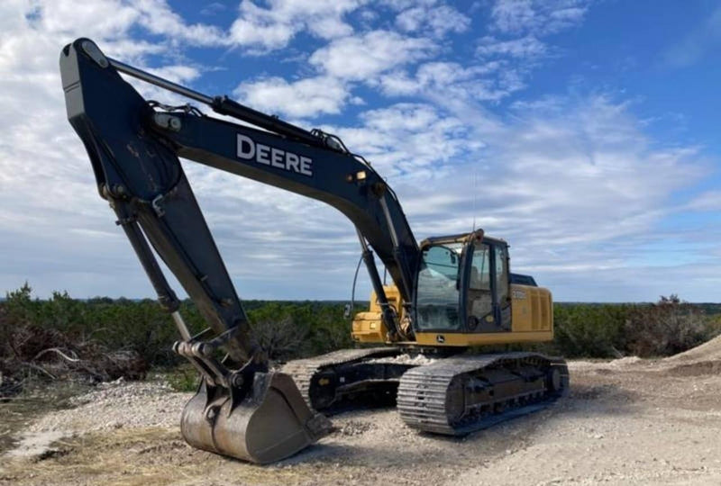 Deere 270 Excavator