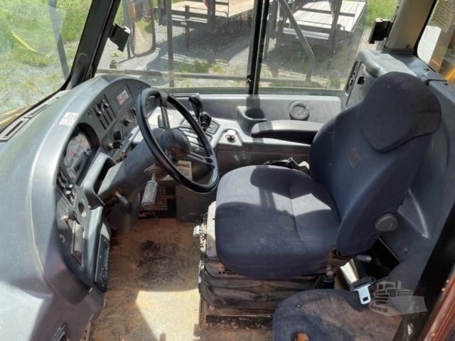 2004 Caterpillar 730