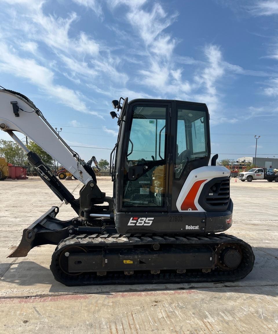 Deere 17G Excavator