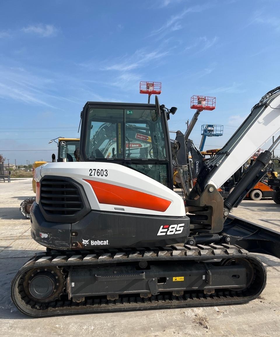 Deere 17G Excavator