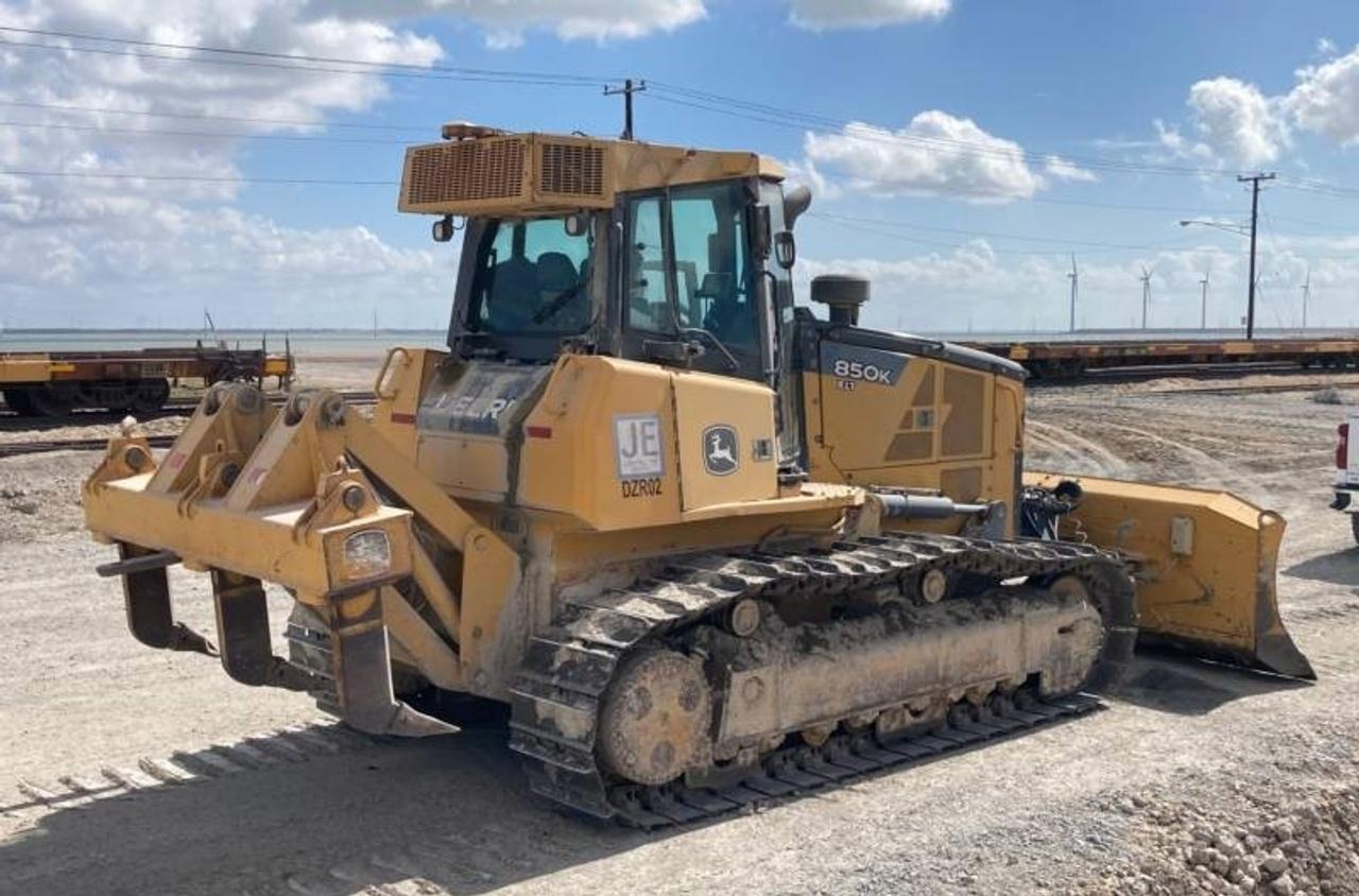 Deere 850K Dozer